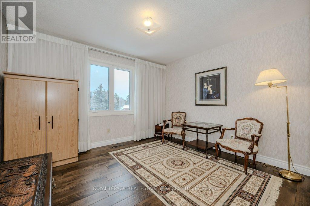 












294 RAMBLER COURT

,
Oakville,




Ontario
L6H3A6

