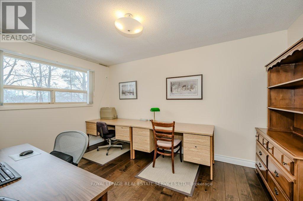 












294 RAMBLER COURT

,
Oakville,




Ontario
L6H3A6

