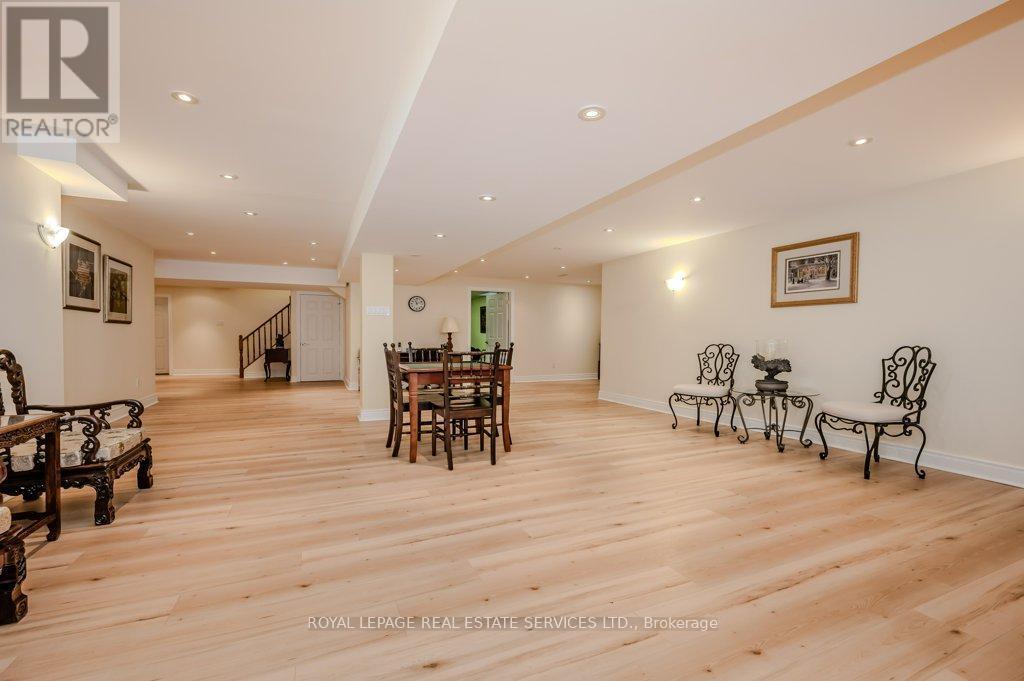 












294 RAMBLER COURT

,
Oakville,




Ontario
L6H3A6

