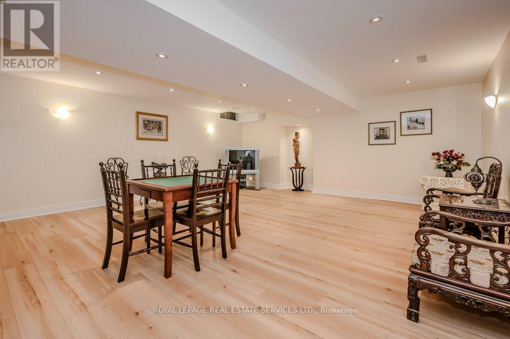 












294 RAMBLER COURT

,
Oakville,




Ontario
L6H3A6

