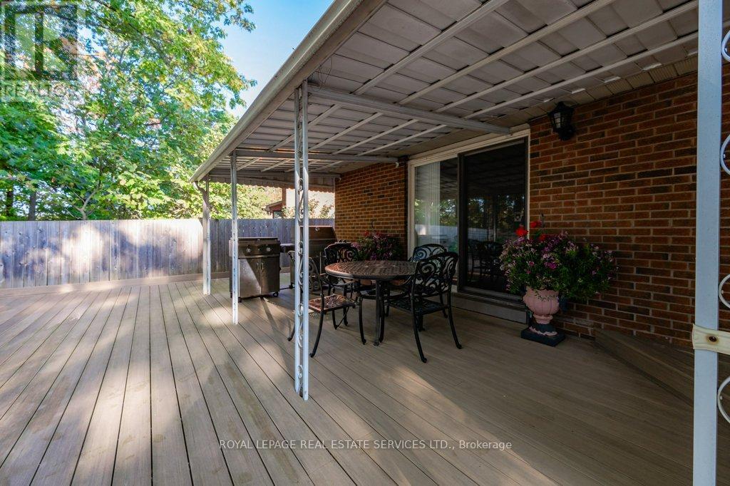 












294 RAMBLER COURT

,
Oakville,




Ontario
L6H3A6

