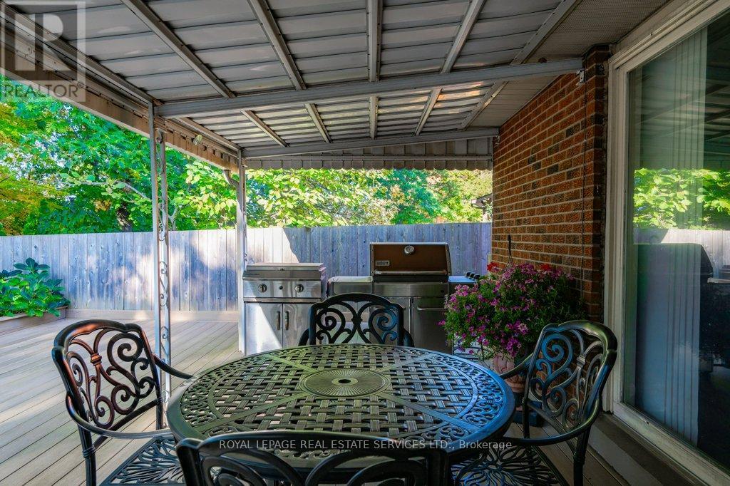 












294 RAMBLER COURT

,
Oakville,




Ontario
L6H3A6

