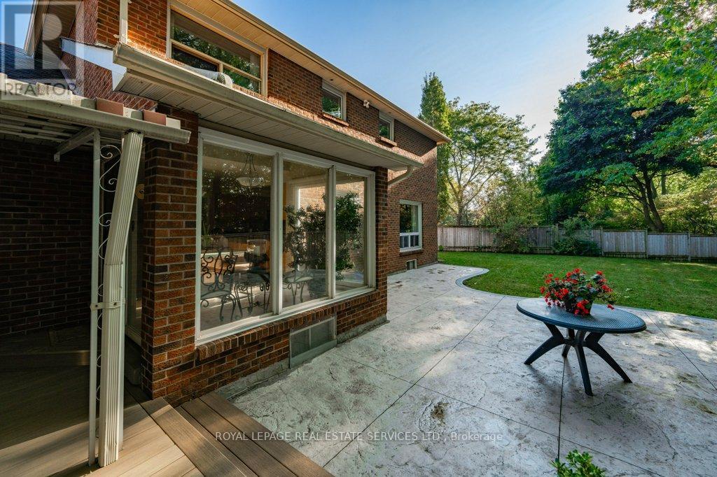 












294 RAMBLER COURT

,
Oakville,




Ontario
L6H3A6

