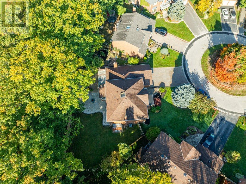 












294 RAMBLER COURT

,
Oakville,




Ontario
L6H3A6

