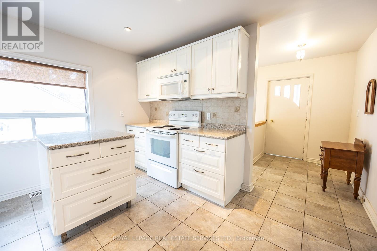 












1361 KENMUIR AVENUE

,
Mississauga,




Ontario
L5G4B3


