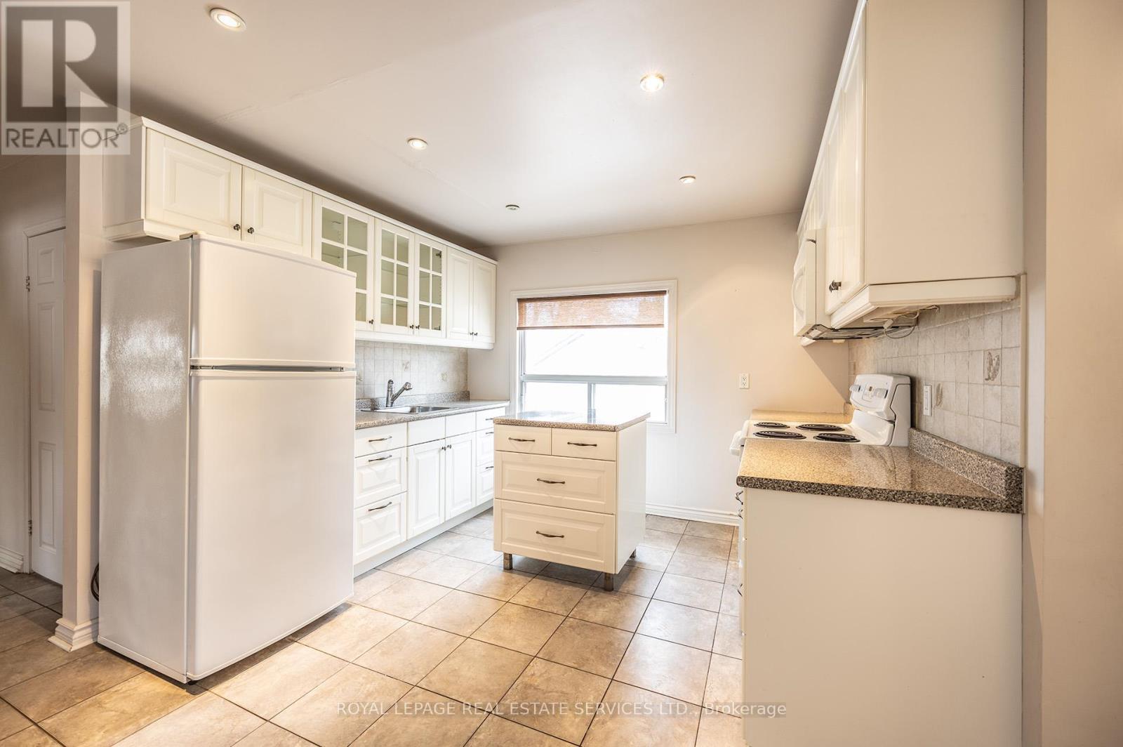 












1361 KENMUIR AVENUE

,
Mississauga,




Ontario
L5G4B3

