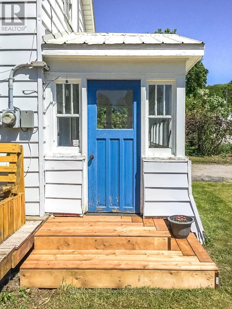 












31 WOLFE STREET

,
Penetanguishene,




Ontario
L9M1B7

