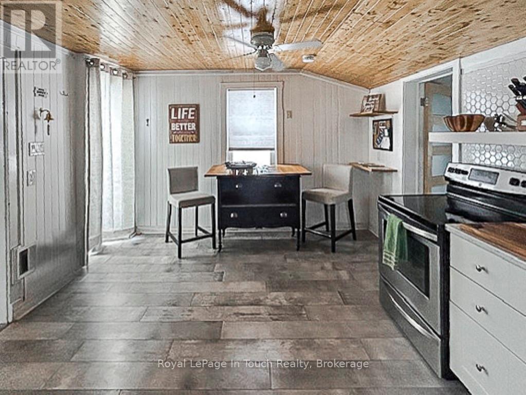 












31 WOLFE STREET

,
Penetanguishene,




Ontario
L9M1B7

