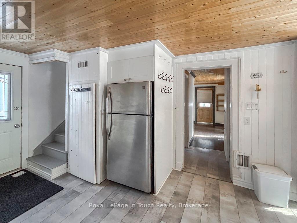 












31 WOLFE STREET

,
Penetanguishene,




Ontario
L9M1B7

