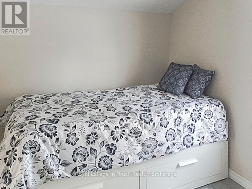 












31 WOLFE STREET

,
Penetanguishene,




Ontario
L9M1B7


