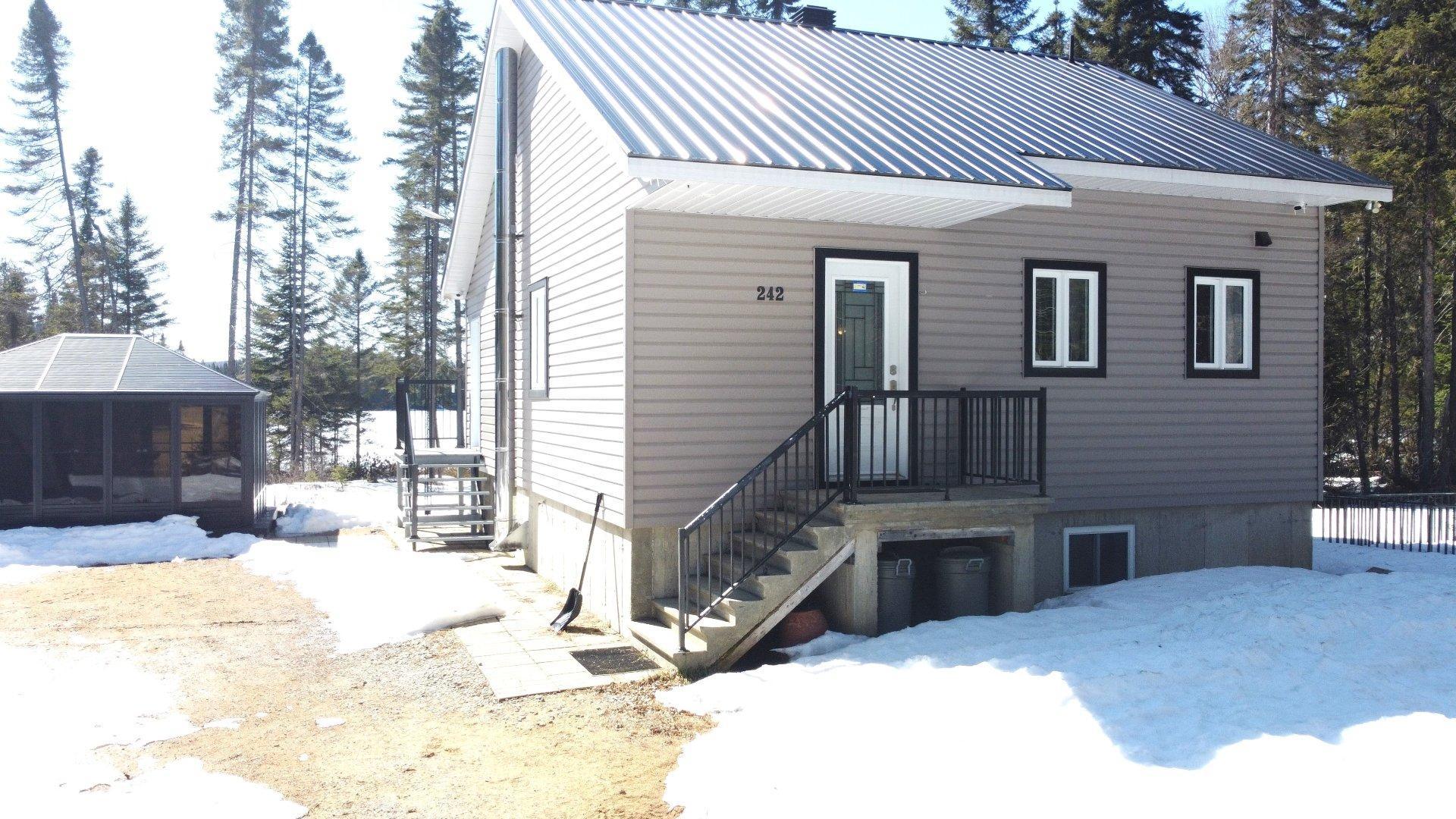 









242


Ch. du Lac-Lusignan

,
Saint-Guillaume-Nord,




QC
J0K3B0


