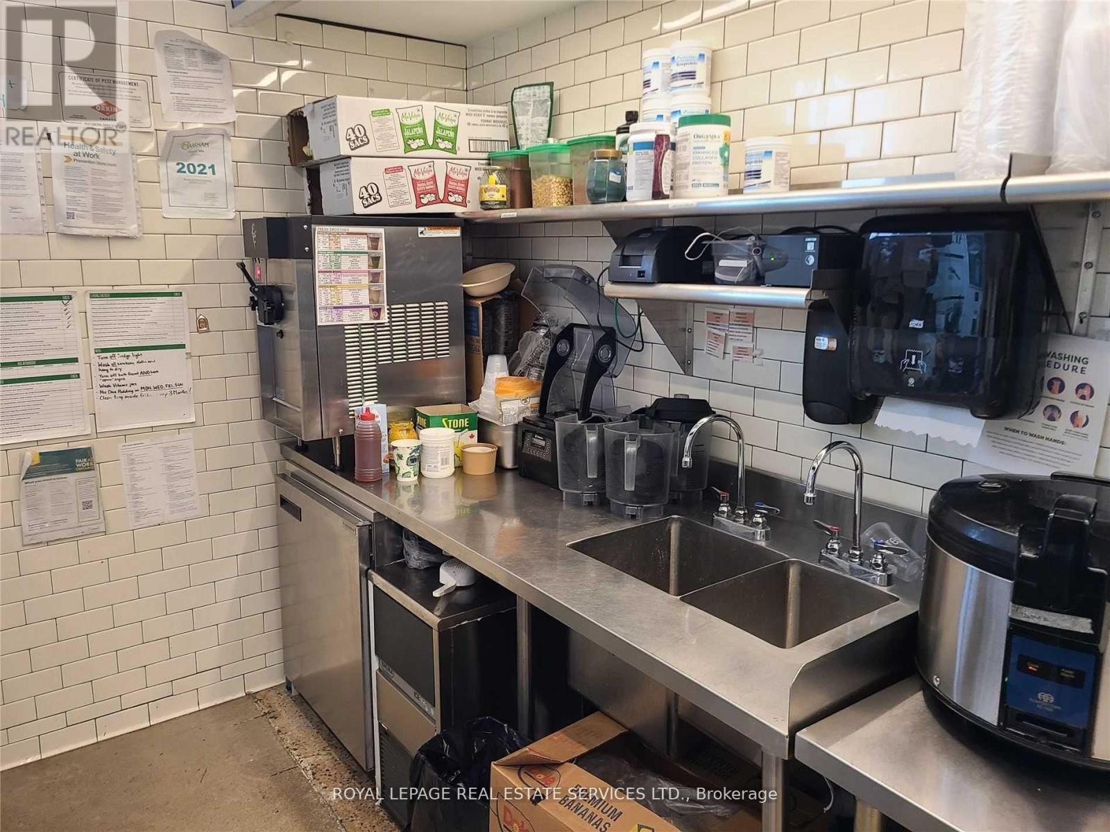 












8600 WOODBINE AVENUE

,
Markham,




Ontario
L3R4X8

