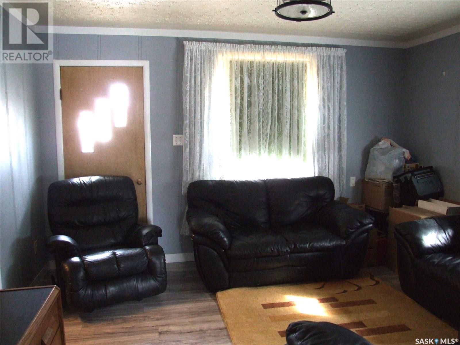 












202 1st STREET W

,
Leader,




Saskatchewan
S0N1H0

