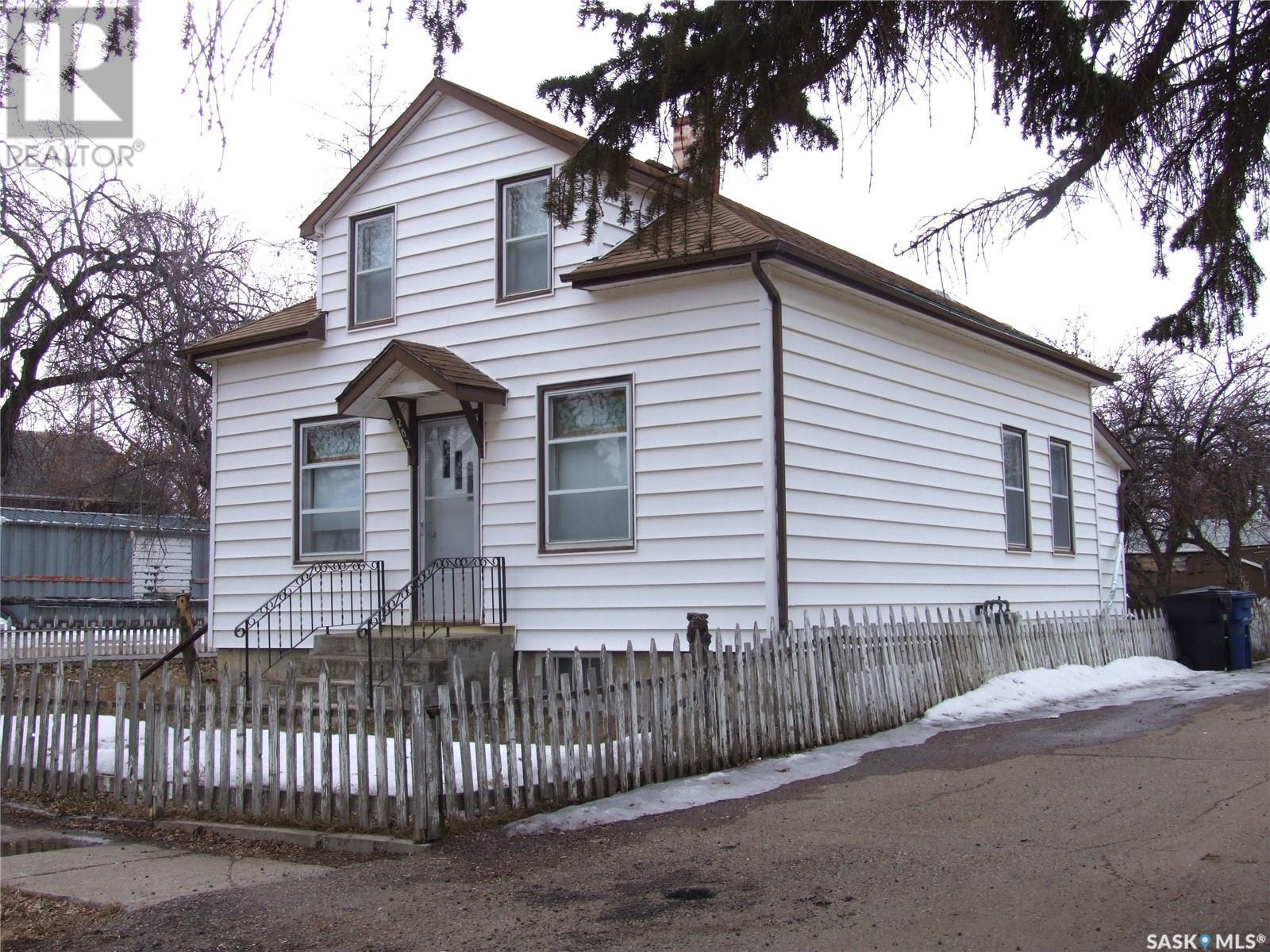 












202 1st STREET W

,
Leader,




Saskatchewan
S0N1H0

