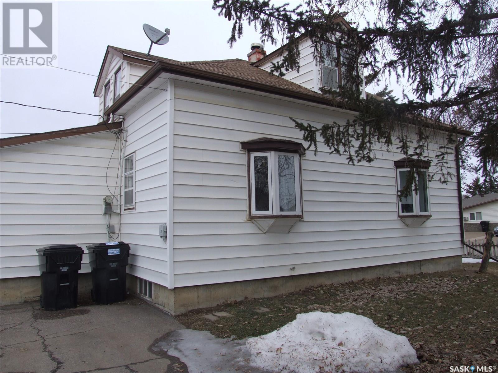 












202 1st STREET W

,
Leader,




Saskatchewan
S0N1H0

