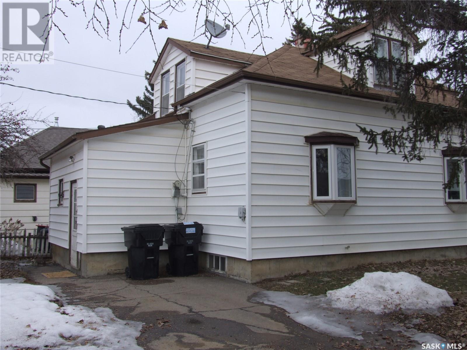 












202 1st STREET W

,
Leader,




Saskatchewan
S0N1H0

