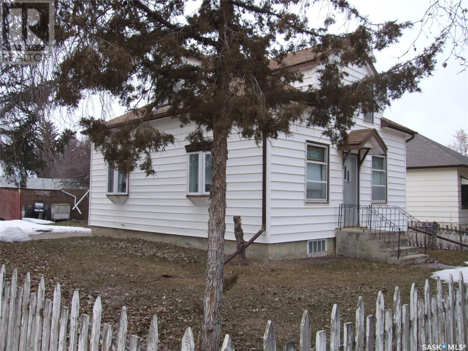 












202 1st STREET W

,
Leader,




Saskatchewan
S0N1H0

