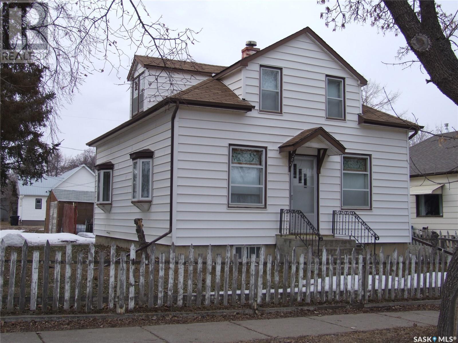 












202 1st STREET W

,
Leader,




Saskatchewan
S0N1H0

