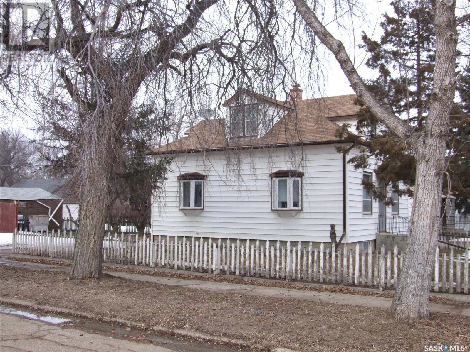 












202 1st STREET W

,
Leader,




Saskatchewan
S0N1H0


