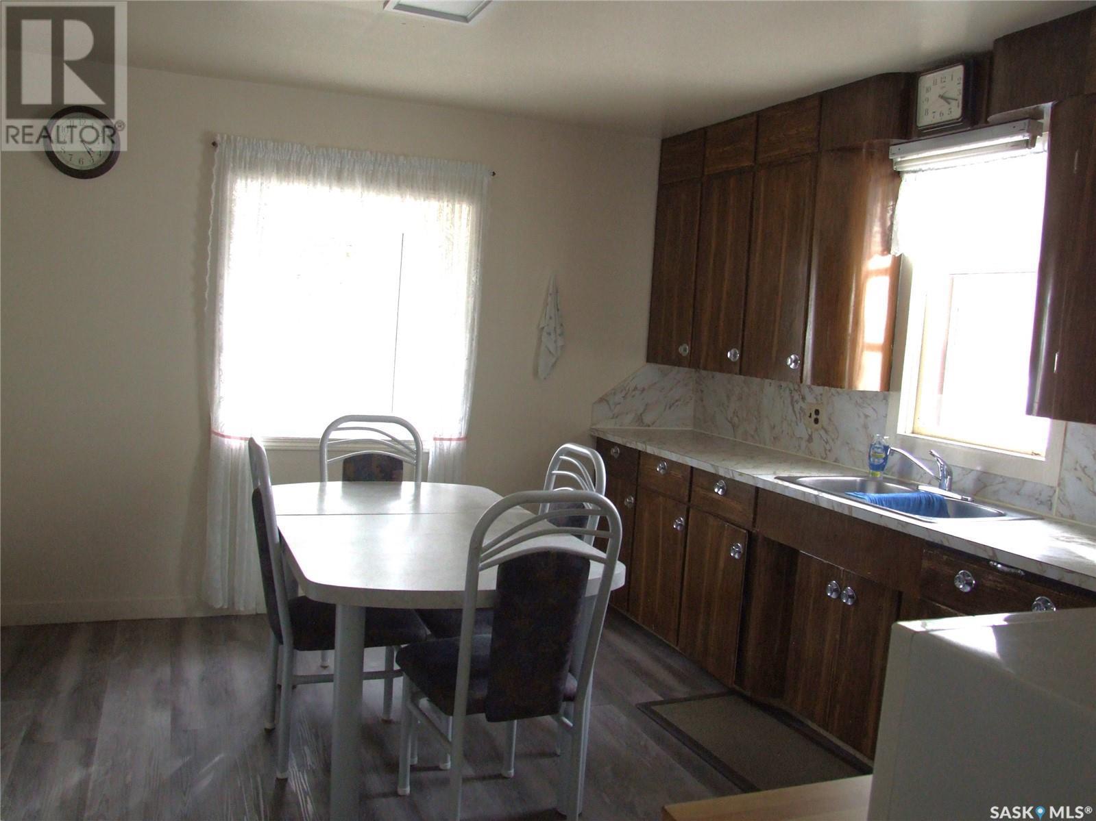 












202 1st STREET W

,
Leader,




Saskatchewan
S0N1H0

