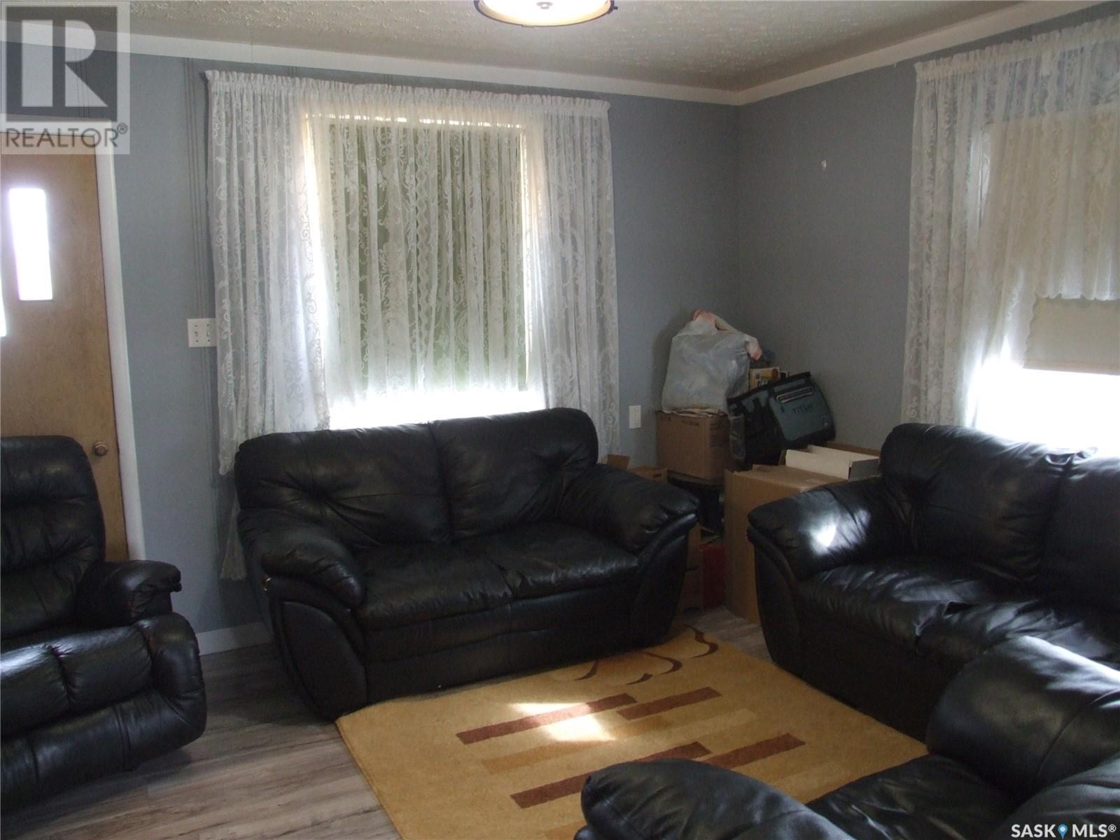 












202 1st STREET W

,
Leader,




Saskatchewan
S0N1H0

