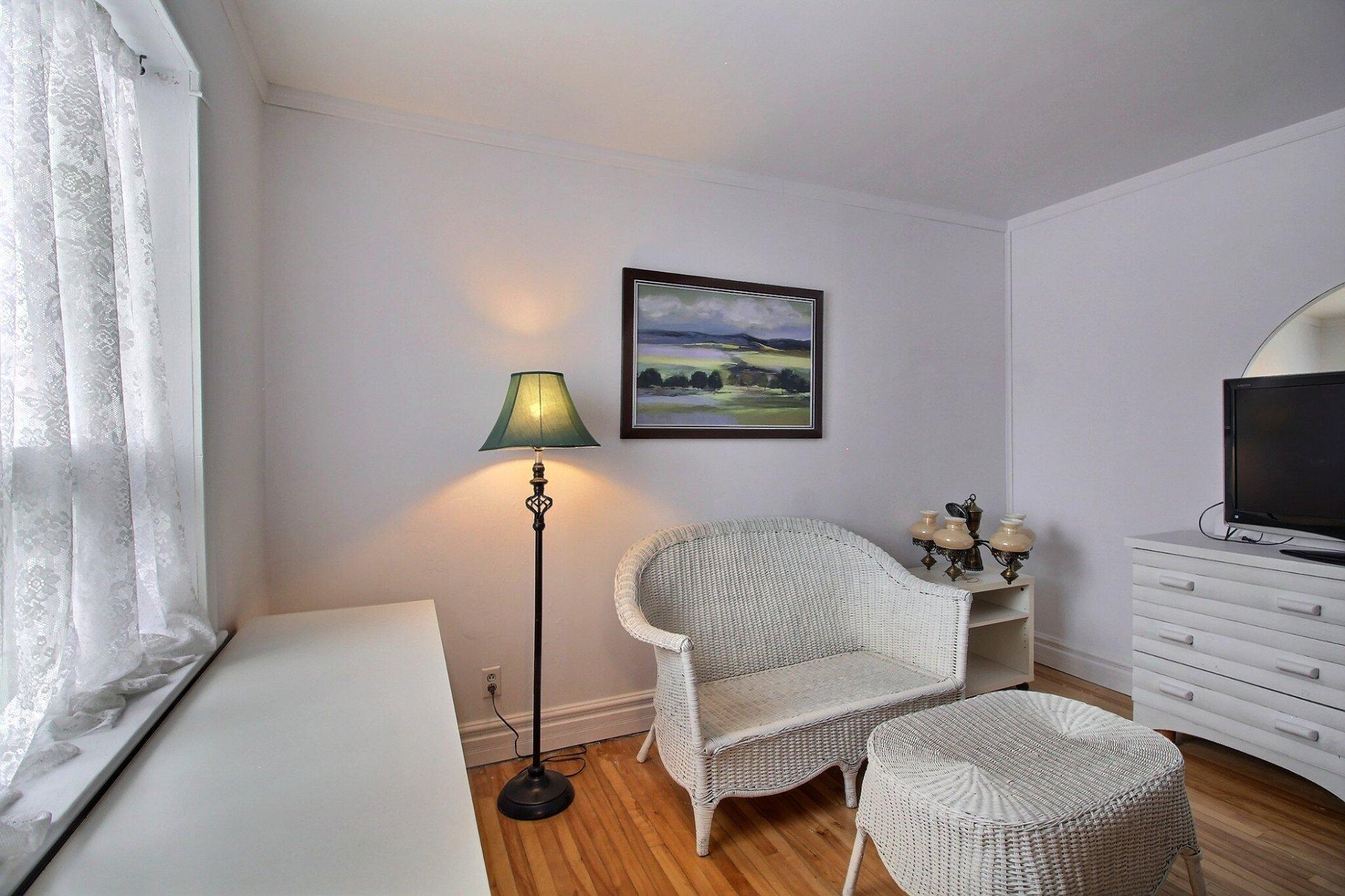 









171


Rue Tupper

,
Magog,




QC
J1X1J8

