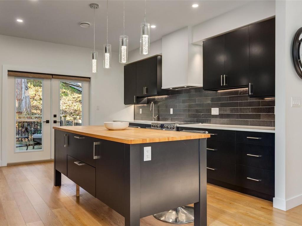 









472


Davis

Rd,
Ladysmith,




BC
V9G 1V8

