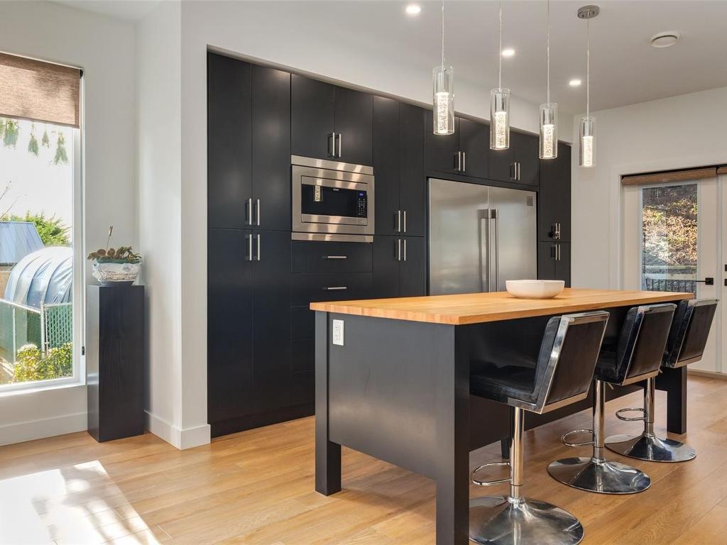 









472


Davis

Rd,
Ladysmith,




BC
V9G 1V8

