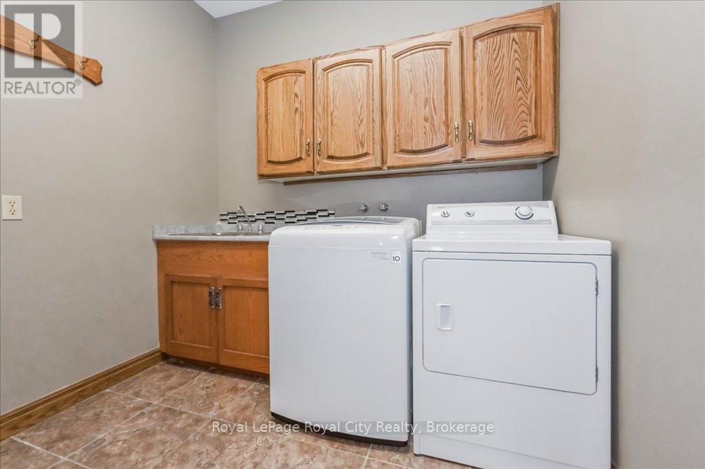












8108 WELLINGTON RD 22

,
Guelph/Eramosa,




Ontario
N0B2K0

