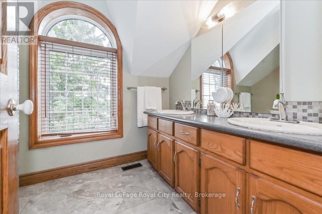 












8108 WELLINGTON RD 22

,
Guelph/Eramosa,




Ontario
N0B2K0

