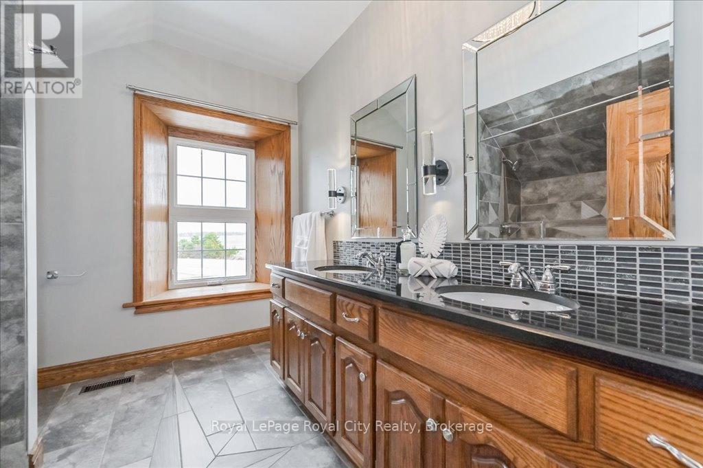 












8108 WELLINGTON RD 22

,
Guelph/Eramosa,




Ontario
N0B2K0

