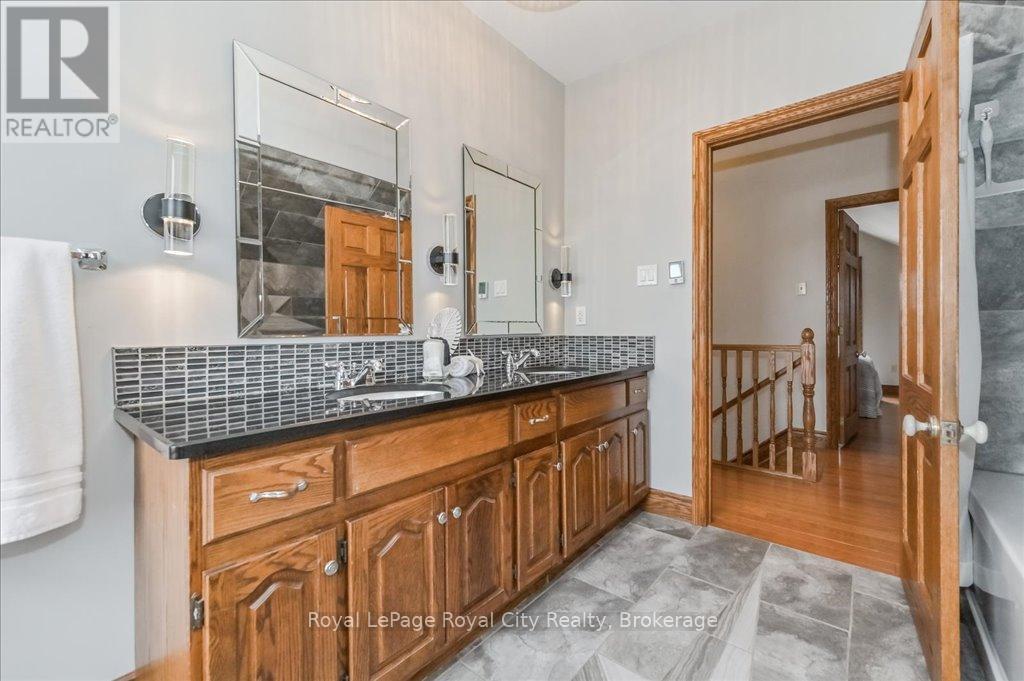 












8108 WELLINGTON RD 22

,
Guelph/Eramosa,




Ontario
N0B2K0

