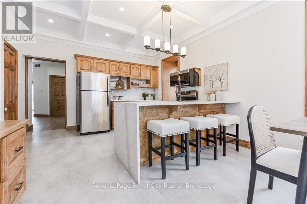 












8108 WELLINGTON RD 22

,
Guelph/Eramosa,




Ontario
N0B2K0

