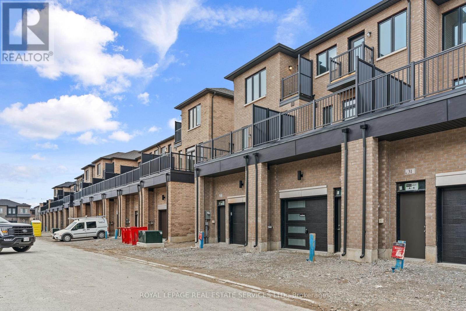 












27 CHERRY HILL LANE

,
Barrie,




Ontario
L4N6K7


