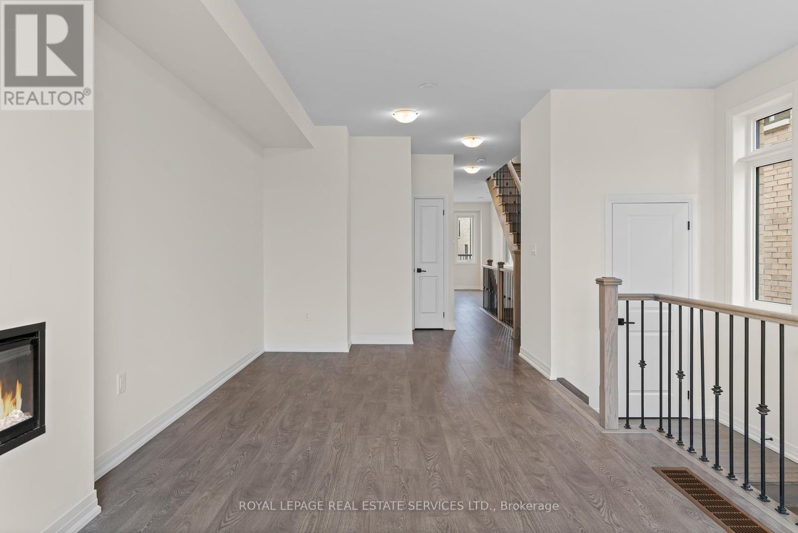 












27 CHERRY HILL LANE

,
Barrie,




Ontario
L4N6K7

