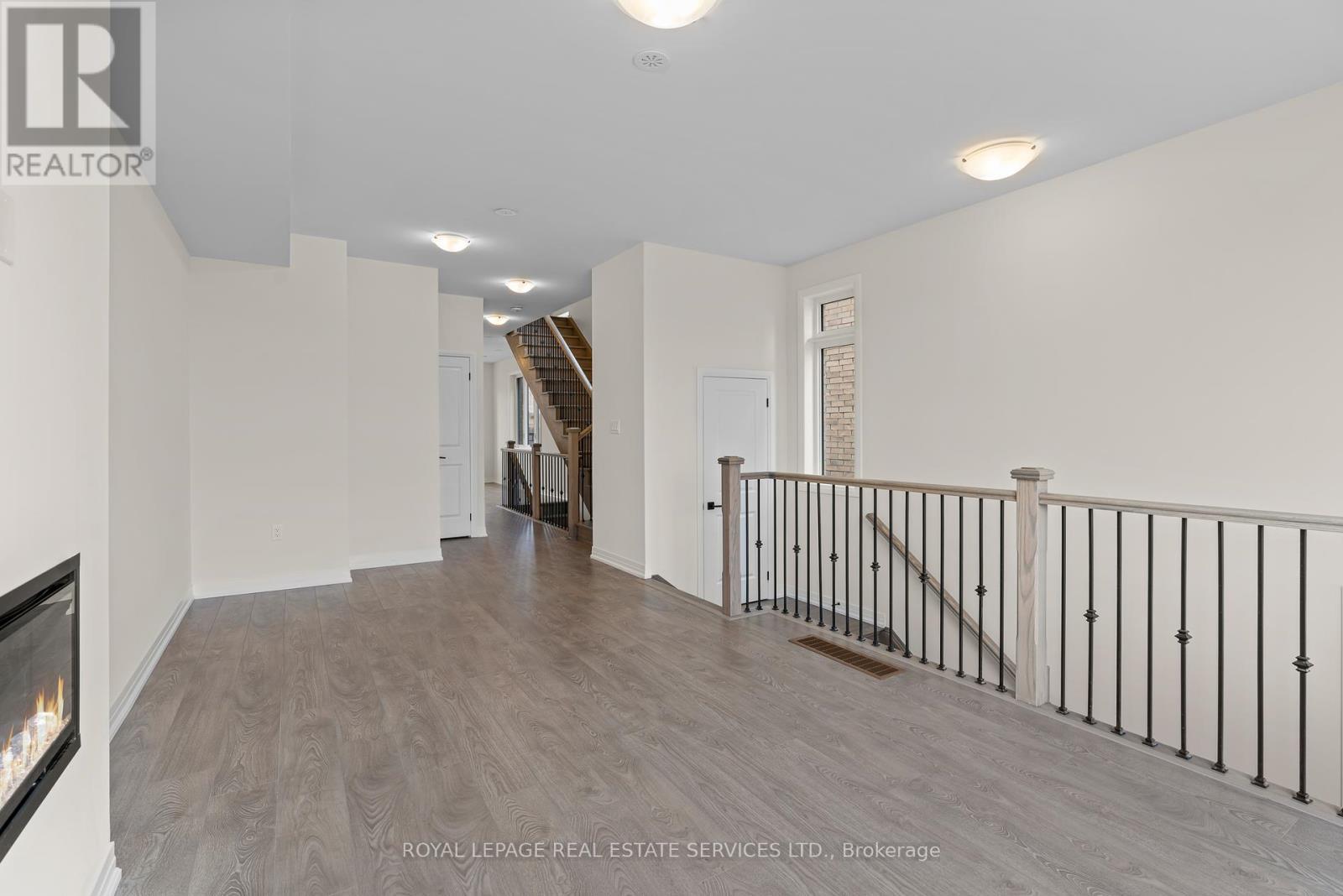 












27 CHERRY HILL LANE

,
Barrie,




Ontario
L4N6K7

