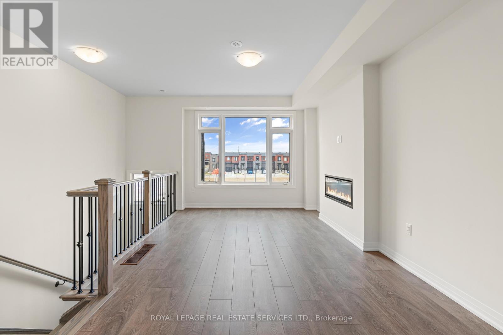 












27 CHERRY HILL LANE

,
Barrie,




Ontario
L4N6K7

