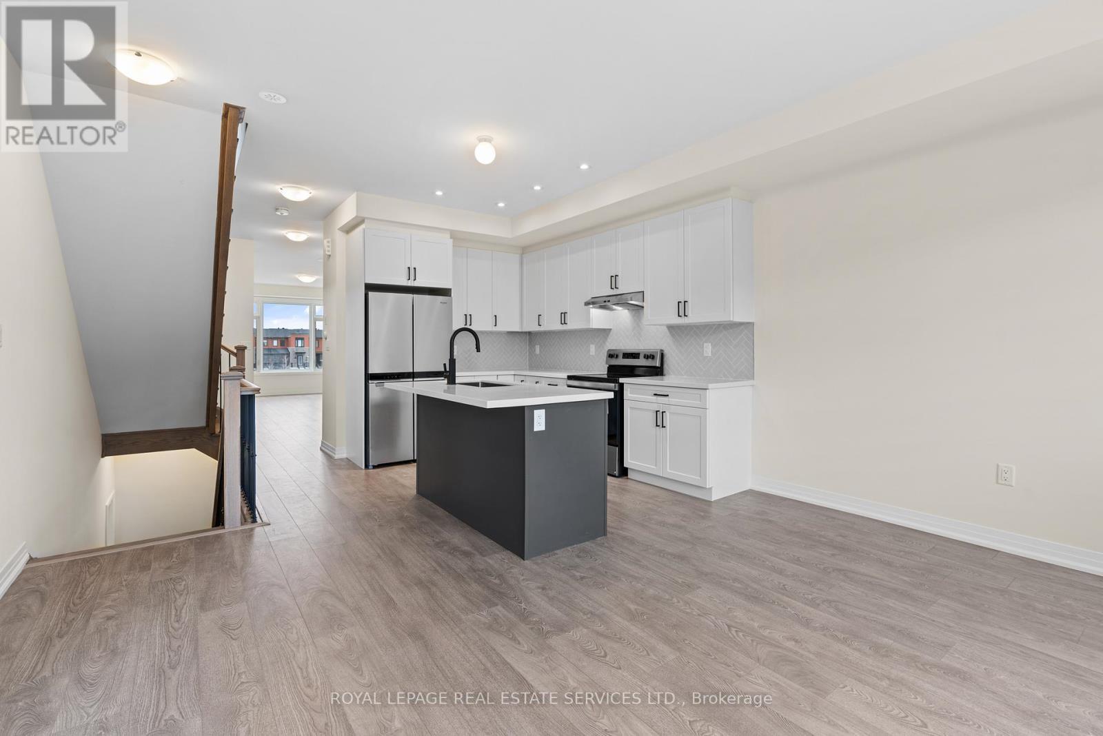 












27 CHERRY HILL LANE

,
Barrie,




Ontario
L4N6K7

