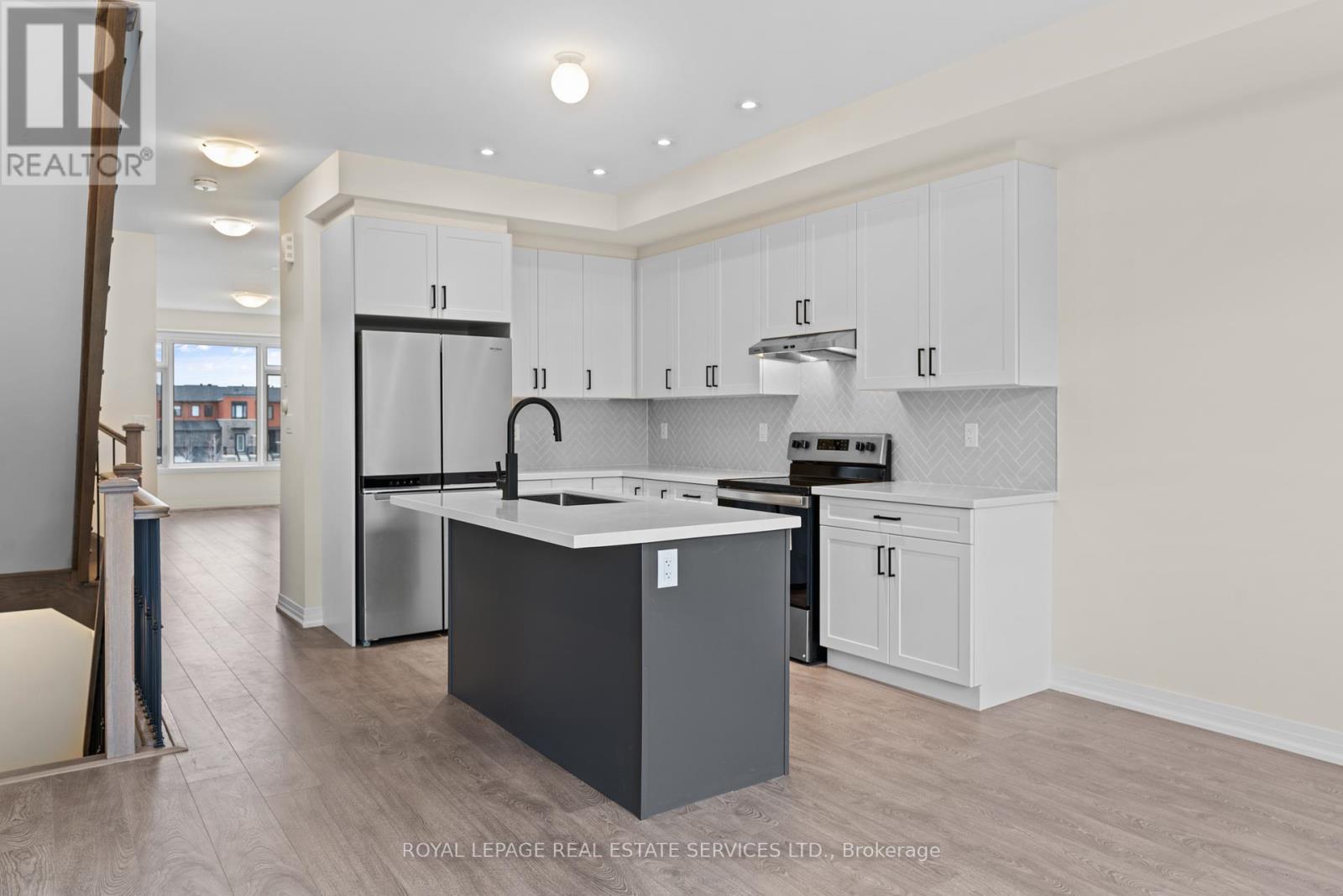 












27 CHERRY HILL LANE

,
Barrie,




Ontario
L4N6K7

