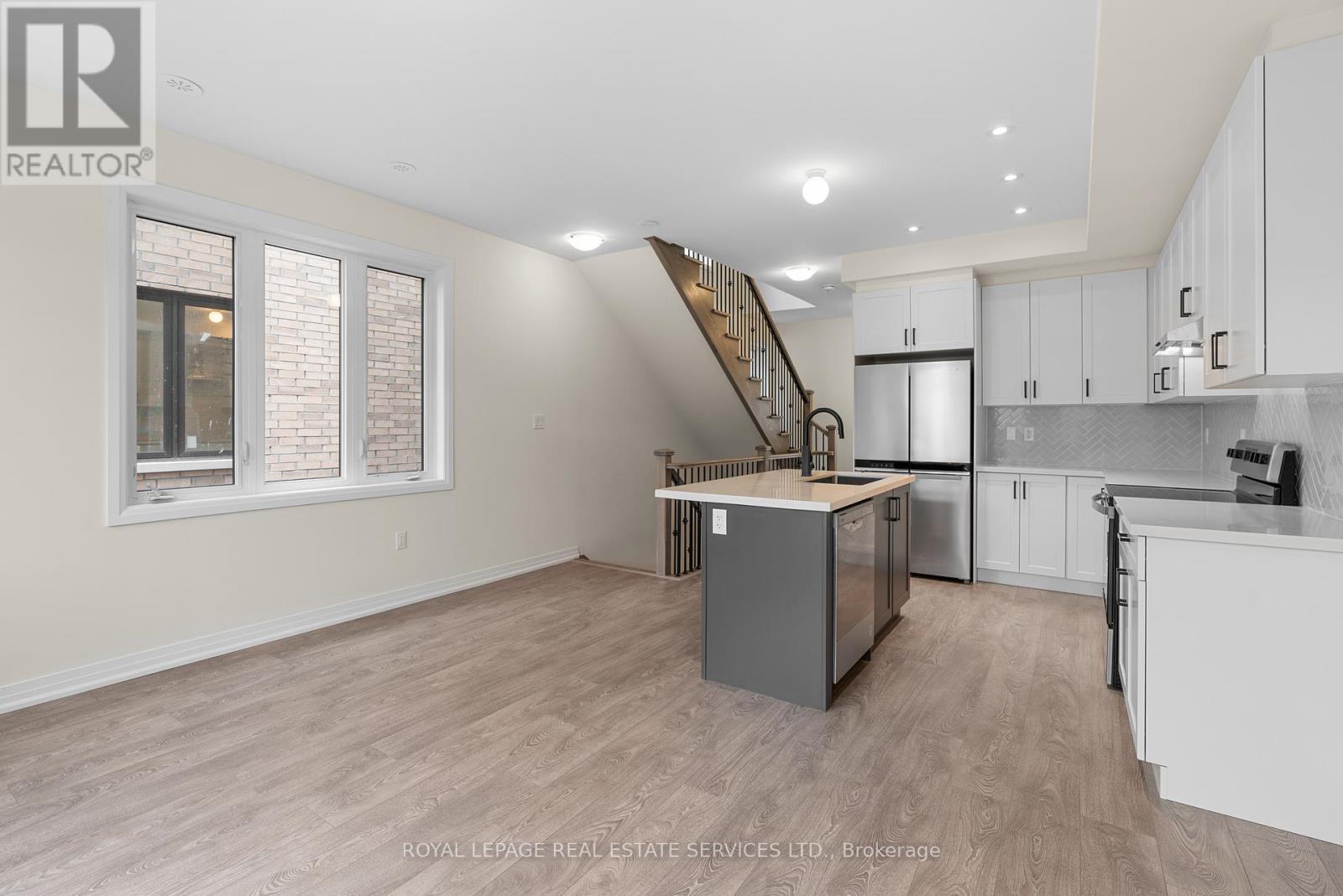 












27 CHERRY HILL LANE

,
Barrie,




Ontario
L4N6K7

