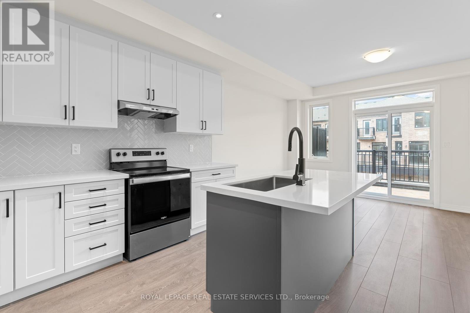 












27 CHERRY HILL LANE

,
Barrie,




Ontario
L4N6K7

