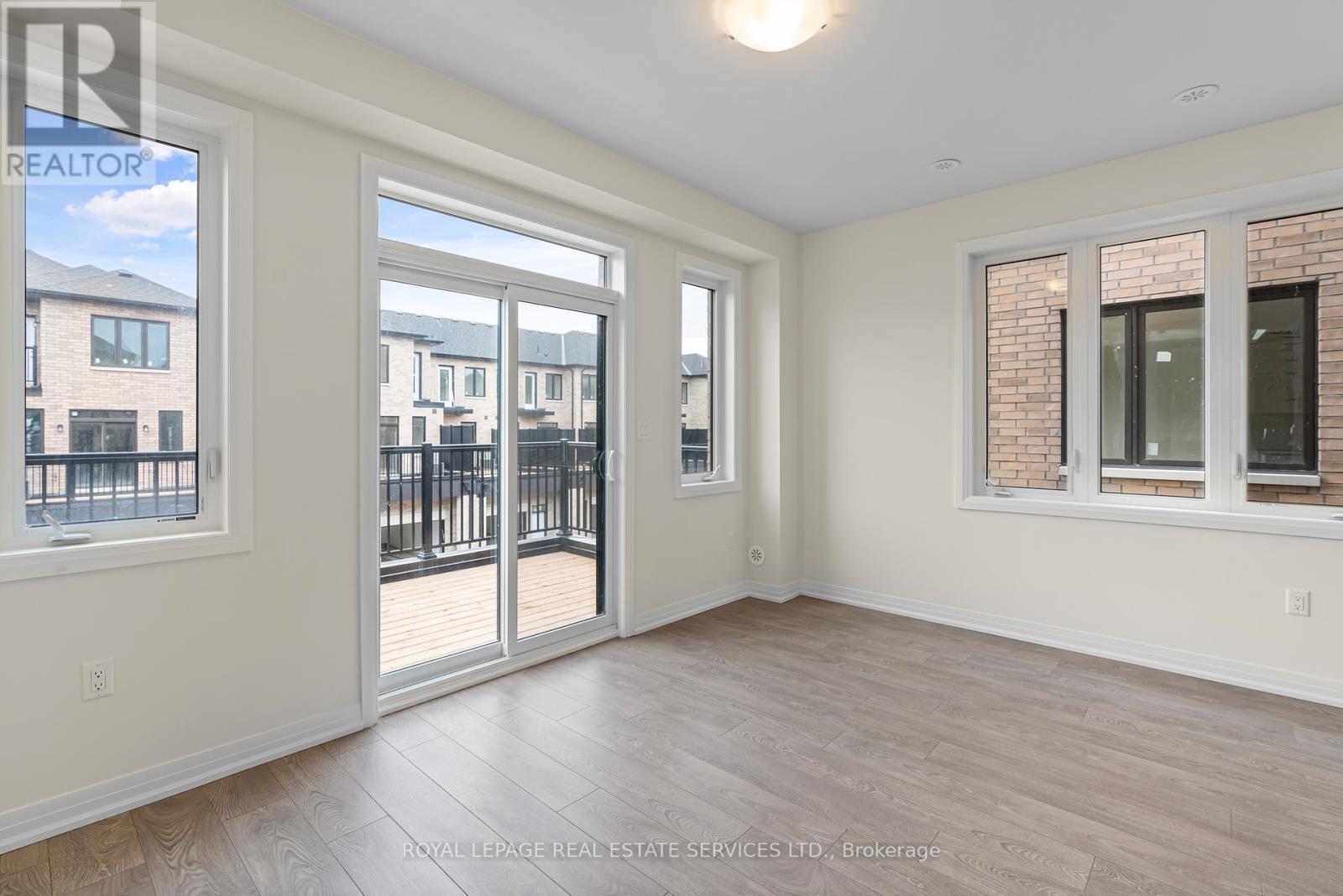 












27 CHERRY HILL LANE

,
Barrie,




Ontario
L4N6K7

