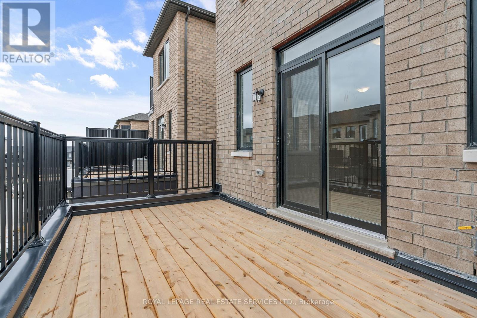 












27 CHERRY HILL LANE

,
Barrie,




Ontario
L4N6K7


