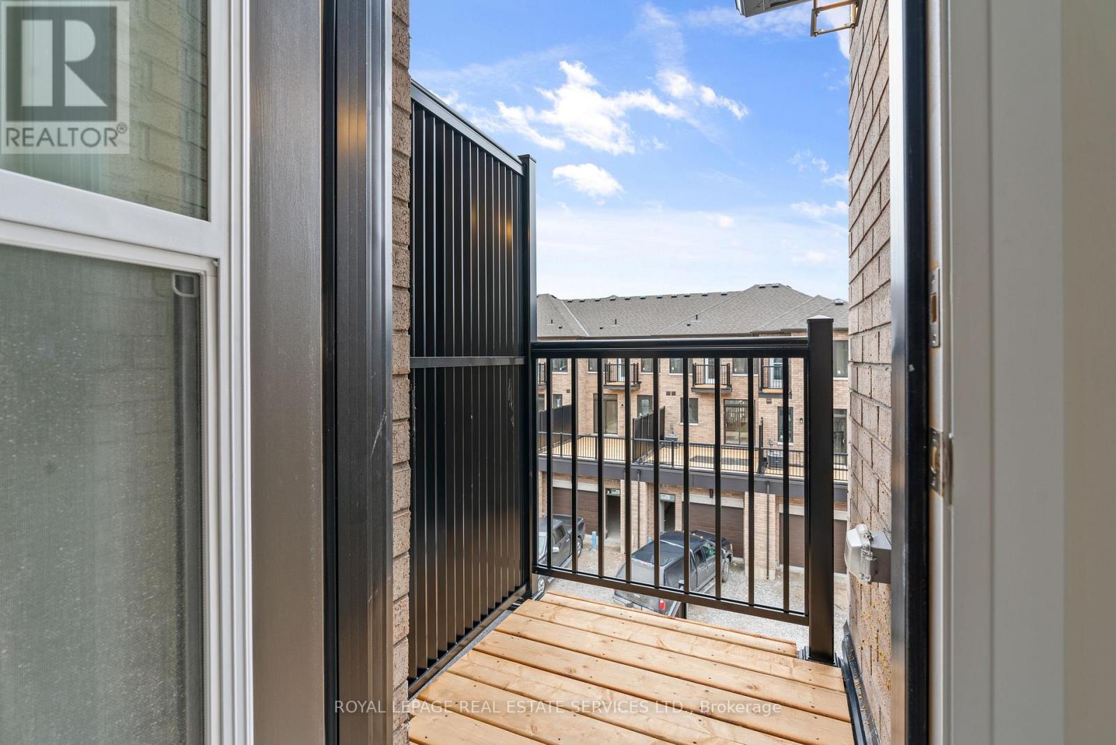 












27 CHERRY HILL LANE

,
Barrie,




Ontario
L4N6K7

