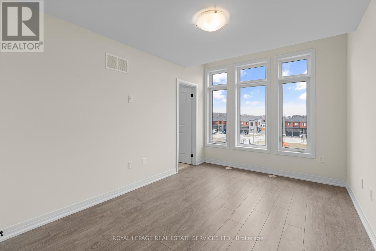 












27 CHERRY HILL LANE

,
Barrie,




Ontario
L4N6K7


