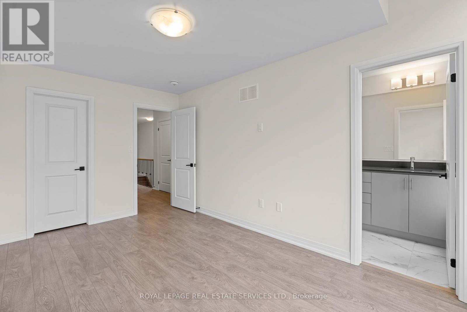 












27 CHERRY HILL LANE

,
Barrie,




Ontario
L4N6K7

