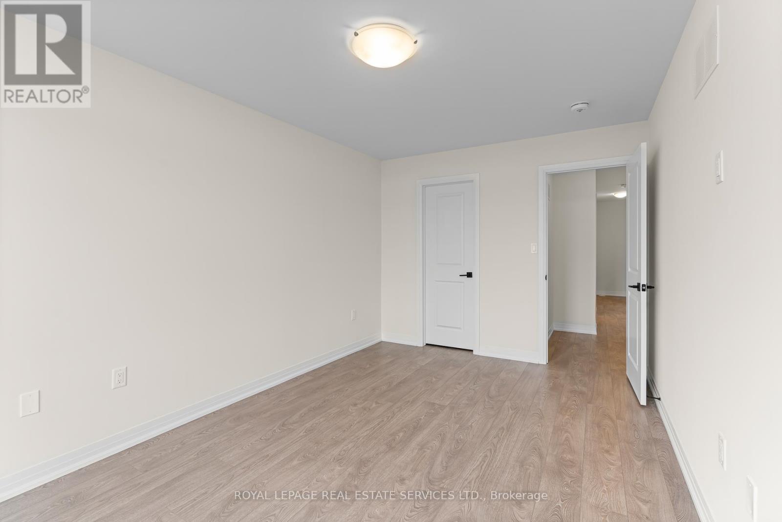












27 CHERRY HILL LANE

,
Barrie,




Ontario
L4N6K7

