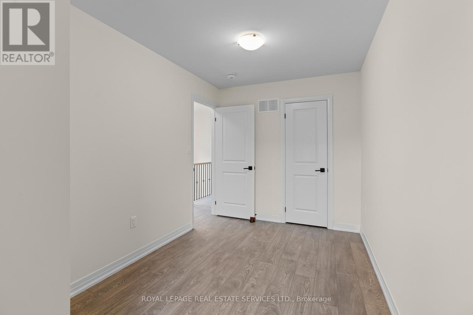 












27 CHERRY HILL LANE

,
Barrie,




Ontario
L4N6K7

