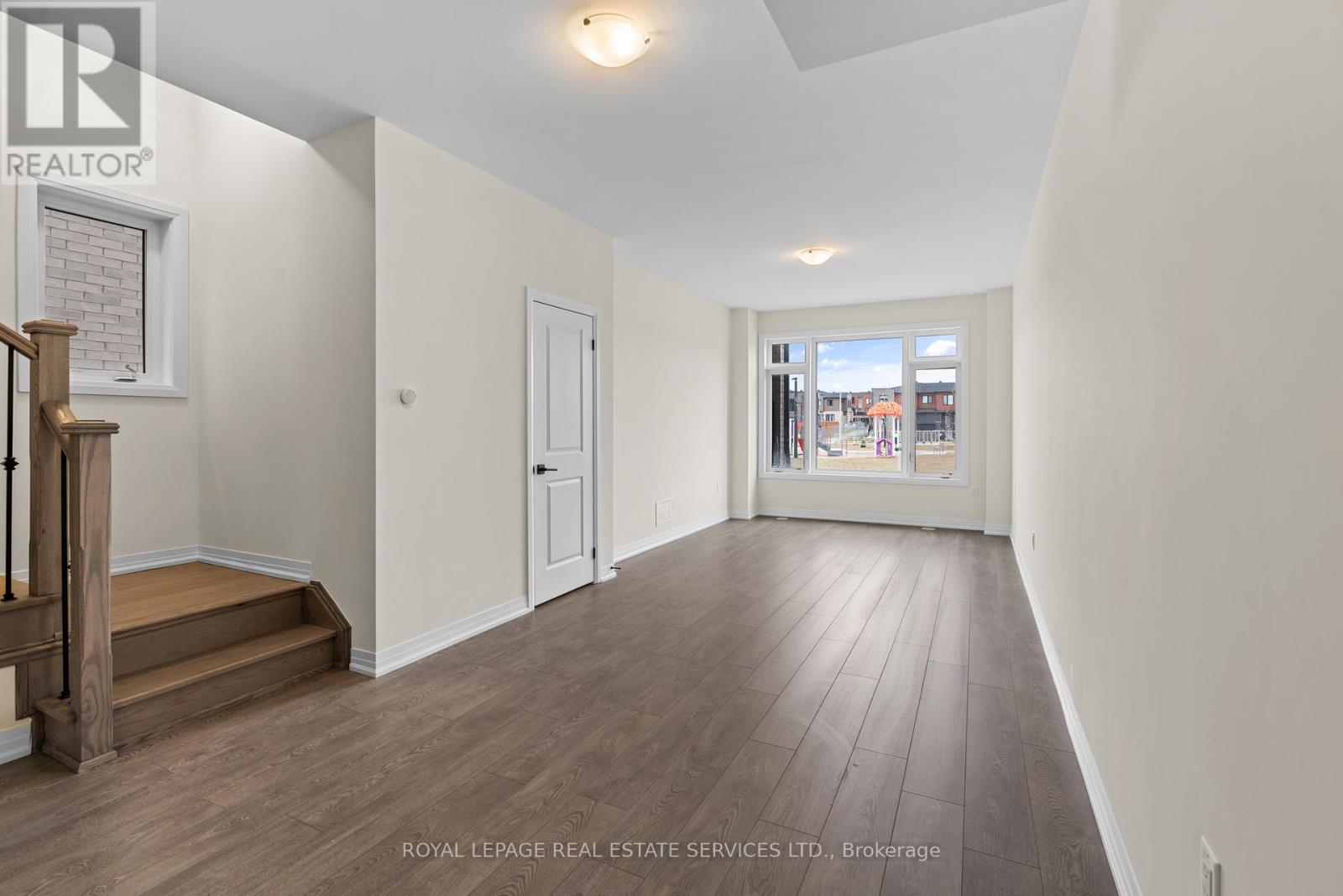 












27 CHERRY HILL LANE

,
Barrie,




Ontario
L4N6K7

