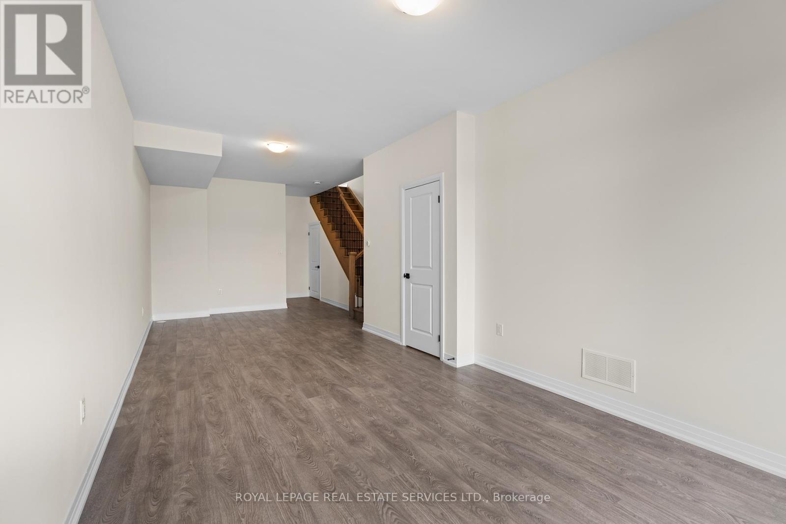 












27 CHERRY HILL LANE

,
Barrie,




Ontario
L4N6K7

